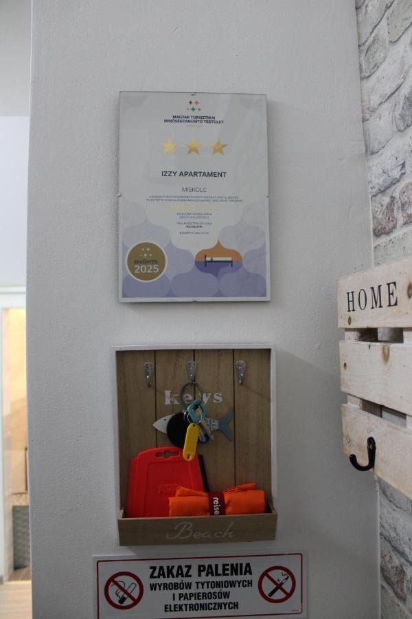 Izzy Apartament Apartment Miskolc Exterior photo